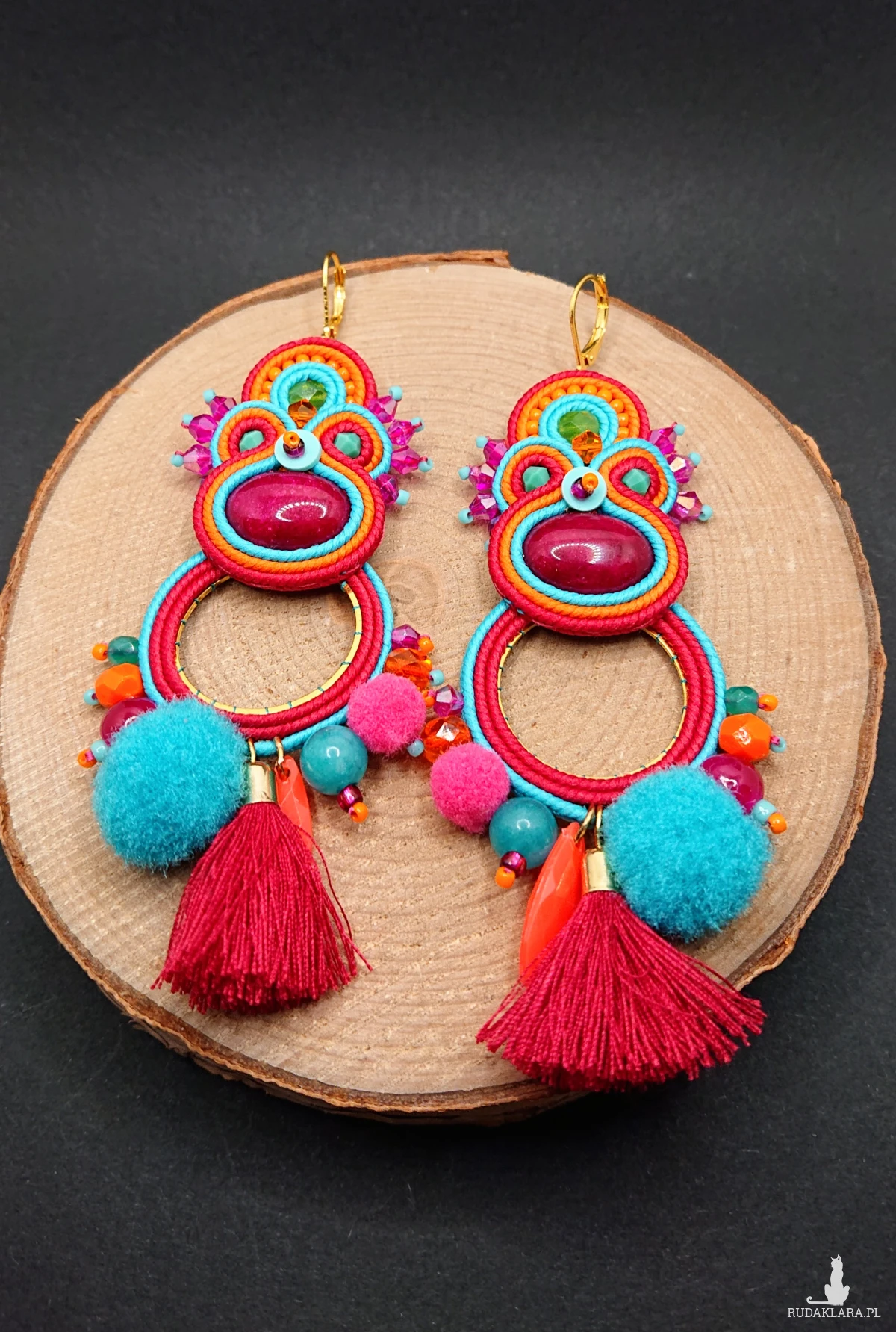 DŁUGIE KOLOROWE KOLCZYKI SUTASZ Z POMPONAMI